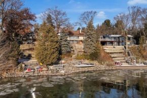 Stunning 4BR Cottage with Lake View